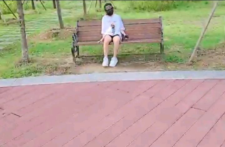 ​
#협찬 

폴로 랄프로렌의 시티컬렉션 폴로베어 반팔티는 뉴욕의 랜드마크와 로고티셔츠를 입은 베어가 귀엽게 포인트로 프린팅 되있는데 면 100%라서 활동성도 좋고 데일리하게 데일리룩으로 입기 딱 좋아요

아동 의류 L 사이즈와 XL 사이즈는 성인도 착용이 가능해서 같이 입을 수 있어요
​
같은 디자인으로 성인 제품도 나오고 유아사이즈 2t 부터 XL 까지 다양한 사이즈가 있어서 패밀리룩으로 맞추기에도 딱이예요

기본 반팔 티셔츠라서 여기저기 코디하기에도 좋고 속에 받쳐 코디하기에도 좋을꺼같아요

#협찬 #폴로랄프로렌 #폴로반팔티 #폴로베어 #유니스토리 #유니스토리키즈 #폴로티셔츠 #폴로아동티셔츠 #폴로성인티셔츠 #반팔티셔츠 #패밀리룩 #키즈 #패션 #POLO