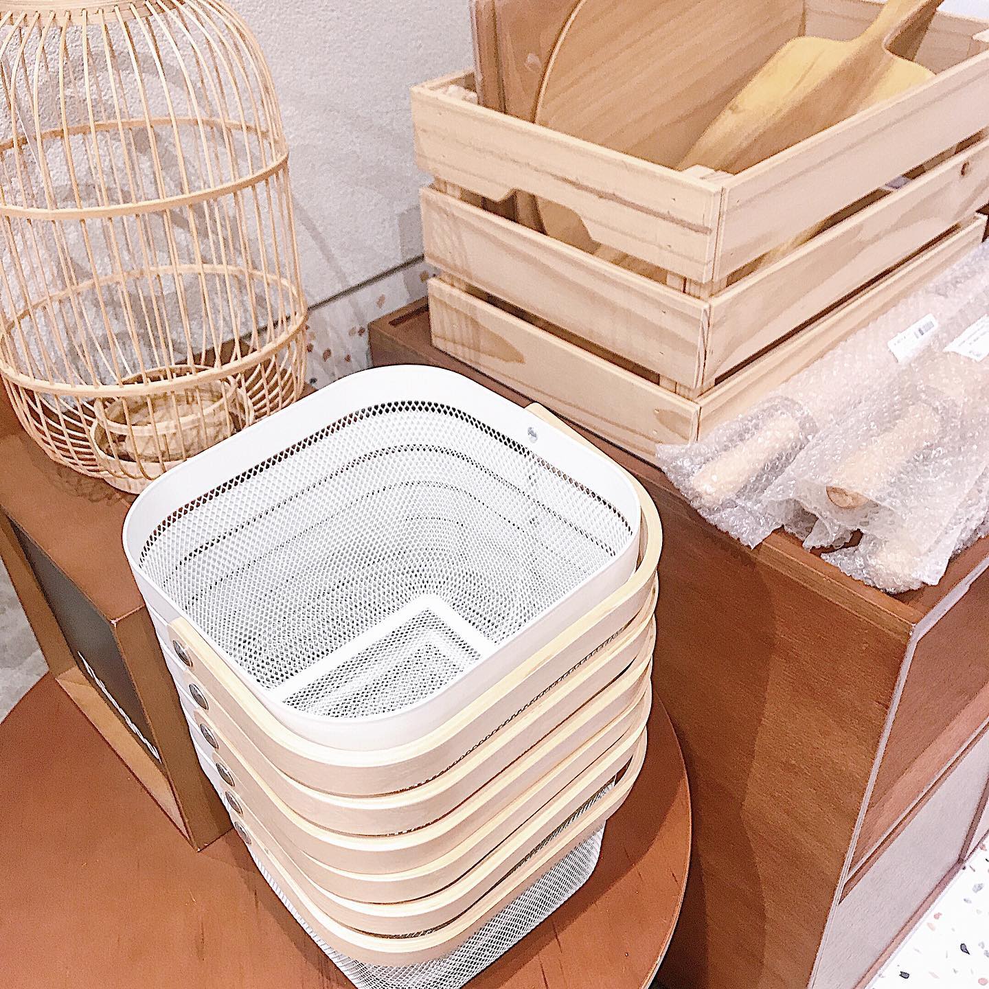 수납하기에 좋은 바구니 🗑
⠀⠀⠀⠀⠀⠀⠀⠀⠀⠀⠀⠀⠀⠀⠀⠀⠀ 
모든 물건은 자기 자리를 만들어줘야
집이 단정하게 정돈되요 ◡̈ 
.
.
.