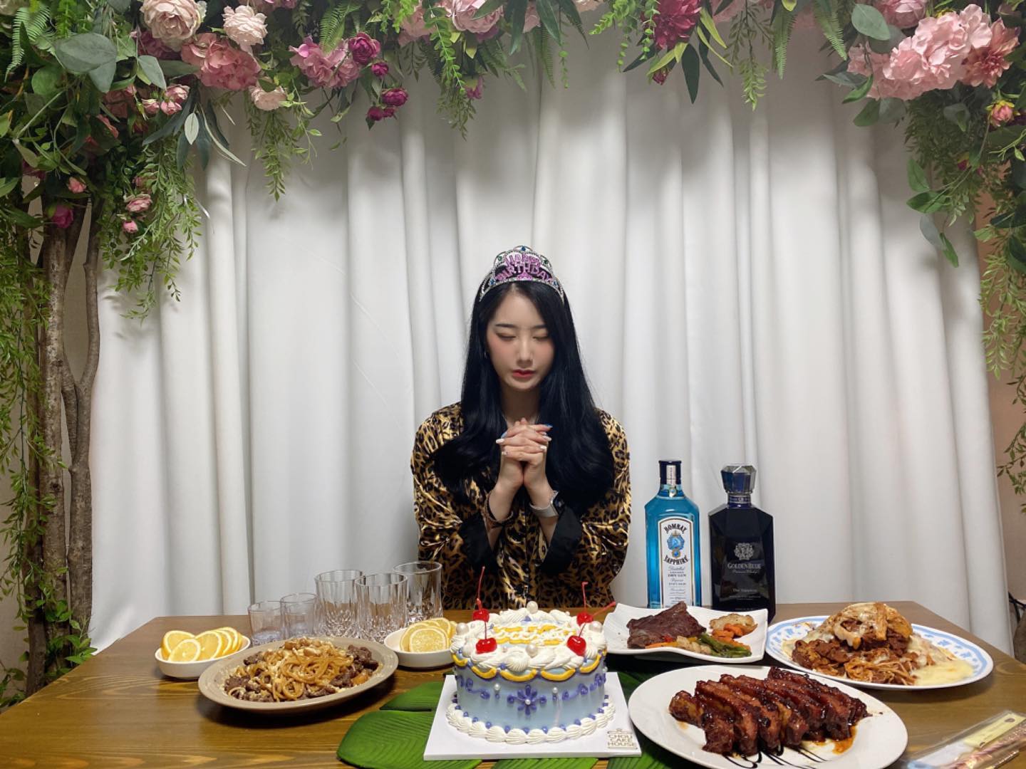 2틀동안 생일🎂
.
.
.
.
.
.
#생일파티 #파자마#daily#홍대 #생일#감사합니다#좋아요#いいね返し #いいね返しは絶対 #いぬ#daily#fff#f4f#instaze#birthday#ootd#party#pajama#selfie