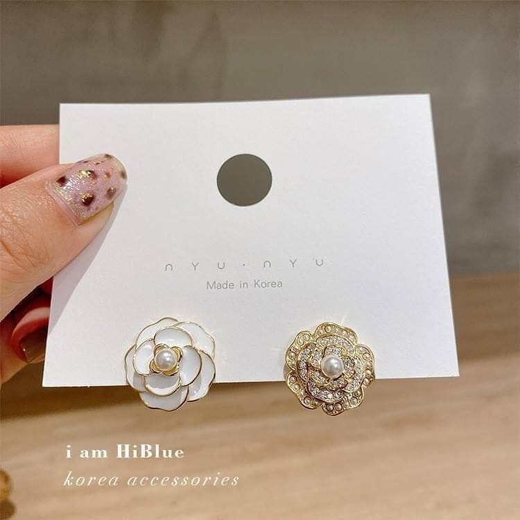 🌸 Korean earrings 🌸
🇰🇷 งานเกาหลี
ตุ้มหู ชาแนล ลายดอกคามิเลีย 
💕 ใส่แล้วเรียบหรู ดูไฮ ใส่ไปเที่ยวไปออกงาน ทำงาน ได้หมด เข้ากับทุกชุดเลยจ้า
🔸️มี 2 แบบ 2 สี
( คามิเลีย ขาว ทอง, คามิเลีย ดำ ทอง)

🔖 79 THB
🚩 สั่งซื้อ direct IG ได้เลยจ้า 😊💓

#ส่งฟรี #freeshipping
#ต่างหู #งานเกาหลี #unmetneedsitem