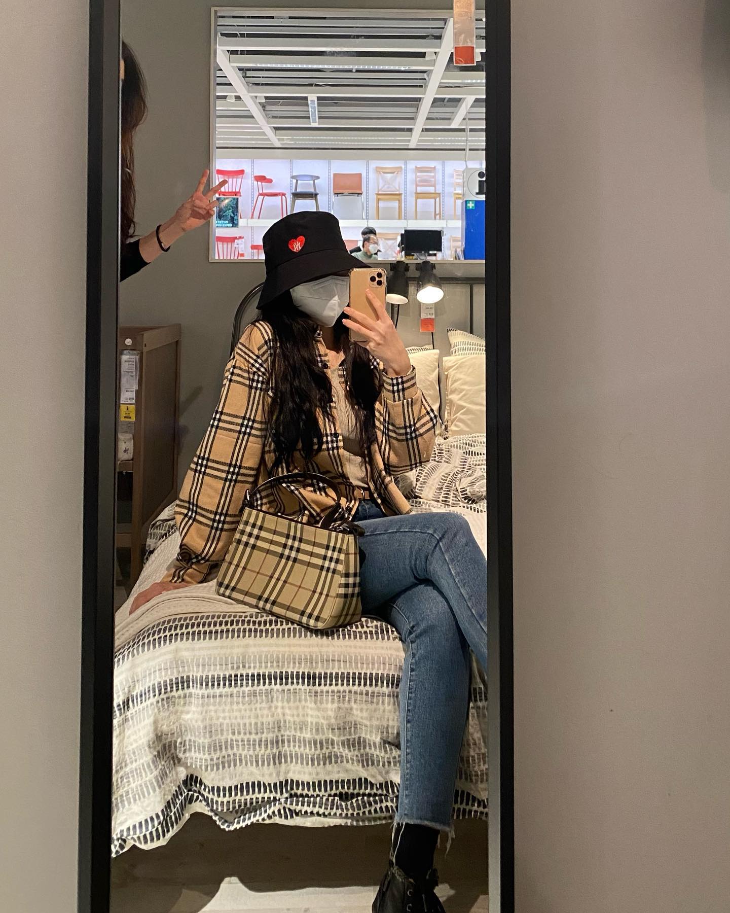 2월 1일 
라이가 점심도 사주고 운전도 해줬다. 멋있었다. 반할뻔. But I was a car.
#mlb #mlb하트 #이케아 
.
.
.
. 
.
.
#insta #instagram #daily #dailylook #ootd #fashion #selstagram #00 #22 #대학생 #휴학생 #인물사진