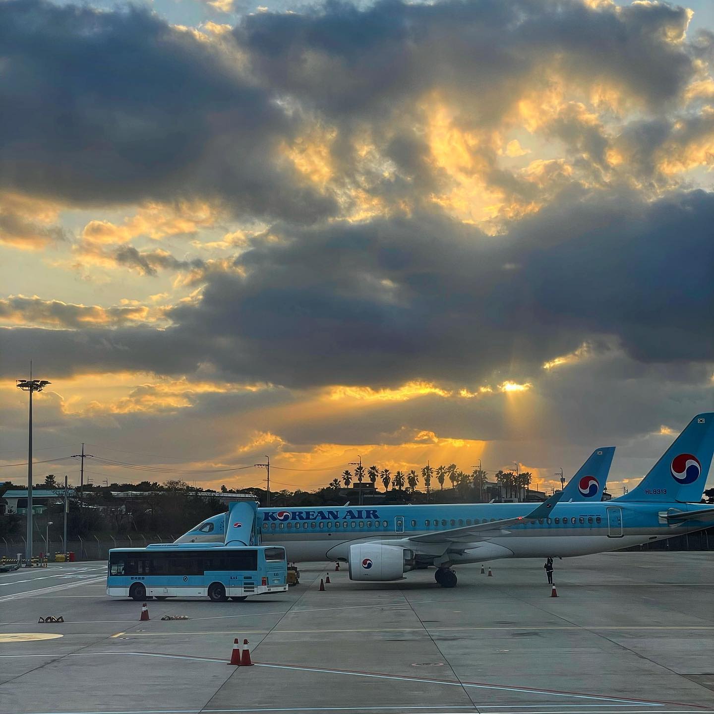 ☁️☁️☁️☁️☁️☁️☁️☁️☁️
 ☁️ ☁️ ⛅️ ☁️ ☁️ ☁️

 🛬