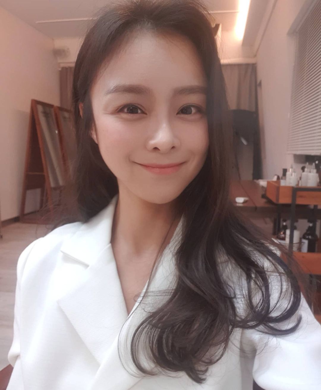  “왕 뿌듯한 하루🙂 머리가 찰랑찰랑해져서 뿌듯한데 의준파가 입혀나간 놀이터 복장이 너어무 귀여워서 또 뿌듯🧡💛 화요일에 잃어버린 무릎보호대 한짝이 내가 주차했던 그곳에 그대로 꽂혀있어서 완전 대에박 초대박 뿌듯…”
