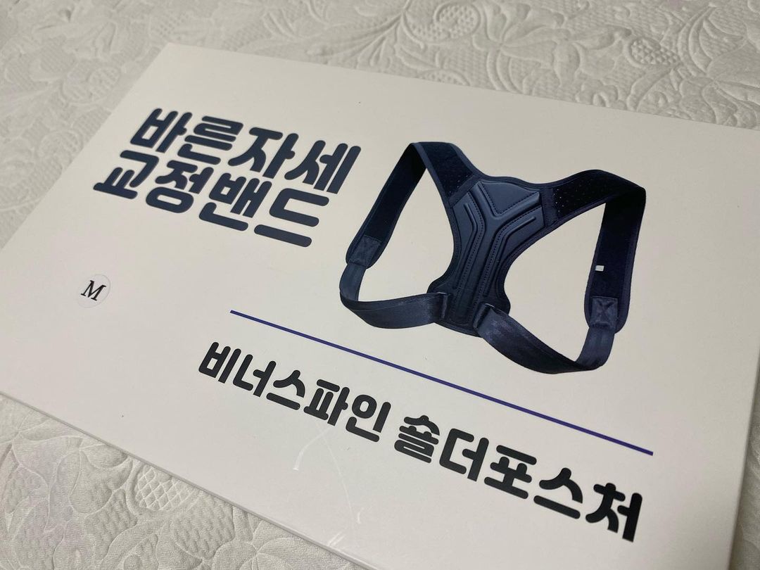  “#협찬 자세가 안 좋아서 항상 신경을 쓰려고는 하는데 생각처럼 잘 되지 않더라구요🥲 컴퓨터나 스마트폰을 집중해서…”