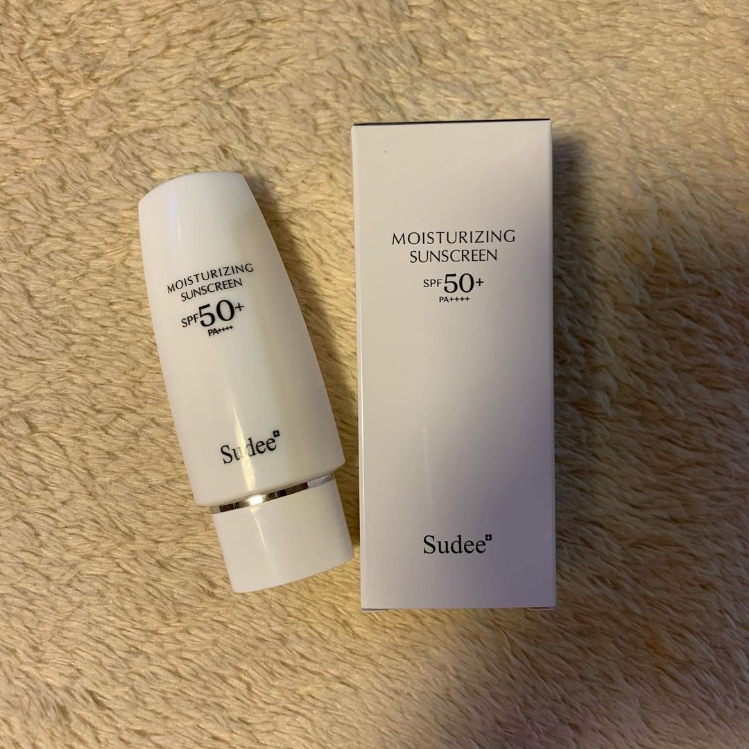  “#협찬 [수다이]모이스처 라이징 선스크린 마스크때문에 파데 프리로 산 지 벌써 1년 째,, 가볍고 산뜻하게 발리고 지속성 좋은 spf 50 선크림😄 . . . #Sudee #수다이 #모이스처라이징선스크린 #IDEA성형외과개발 #면세점입점브랜드 #화해…”