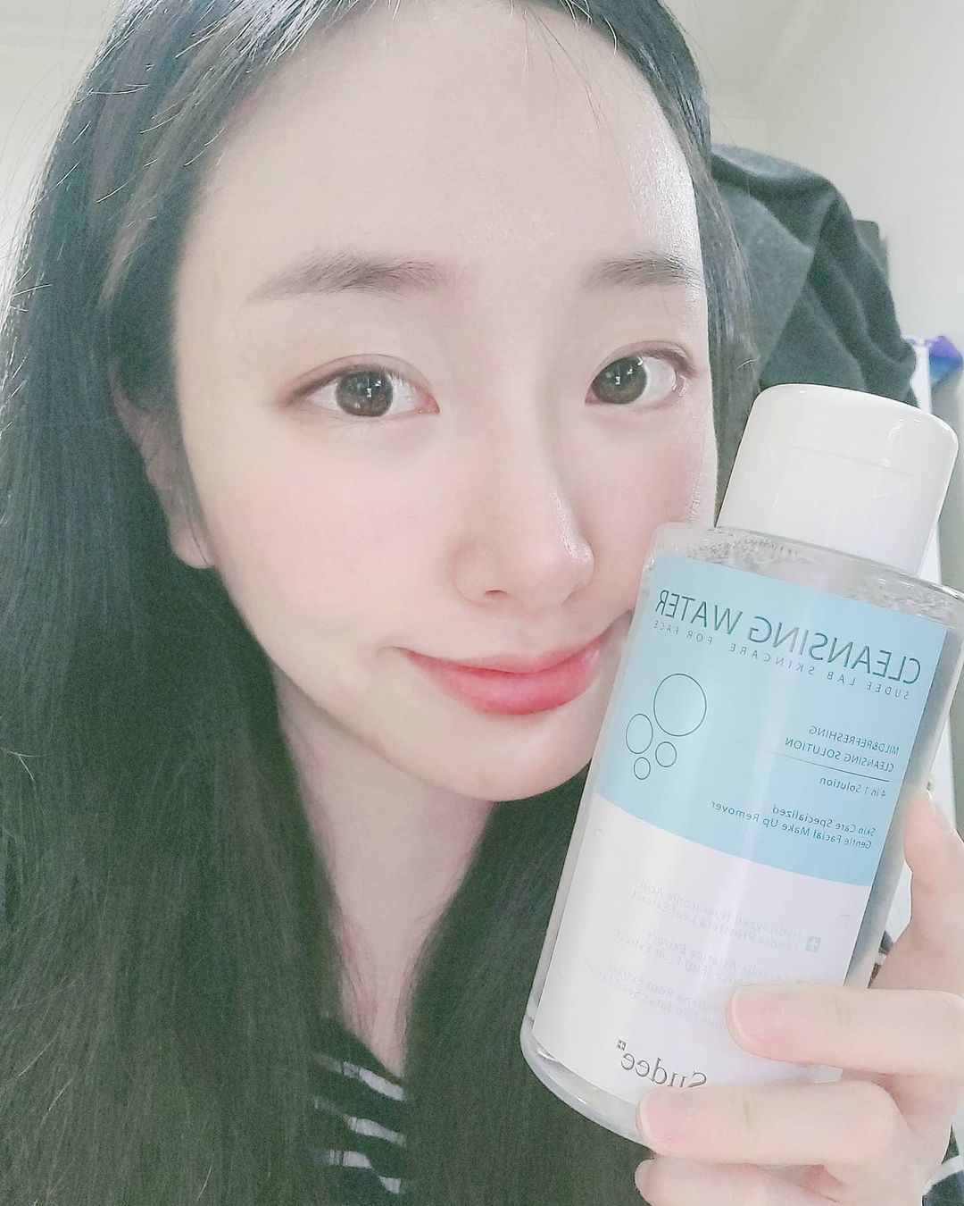  “#협찬 수다이의 클렌징 워터 리뷰해요. 자극적이지 않고 잘 지워져요~~! 아이라이너도 저렇게 잘 지워지는거 보이시죠? 그리고 유분기 밸런스도 유지되고, 모공 축소와 보습, 진정효과가 있대요.. Sudee라는 브랜드는 한국의 성형외과에서 브랜드를…”