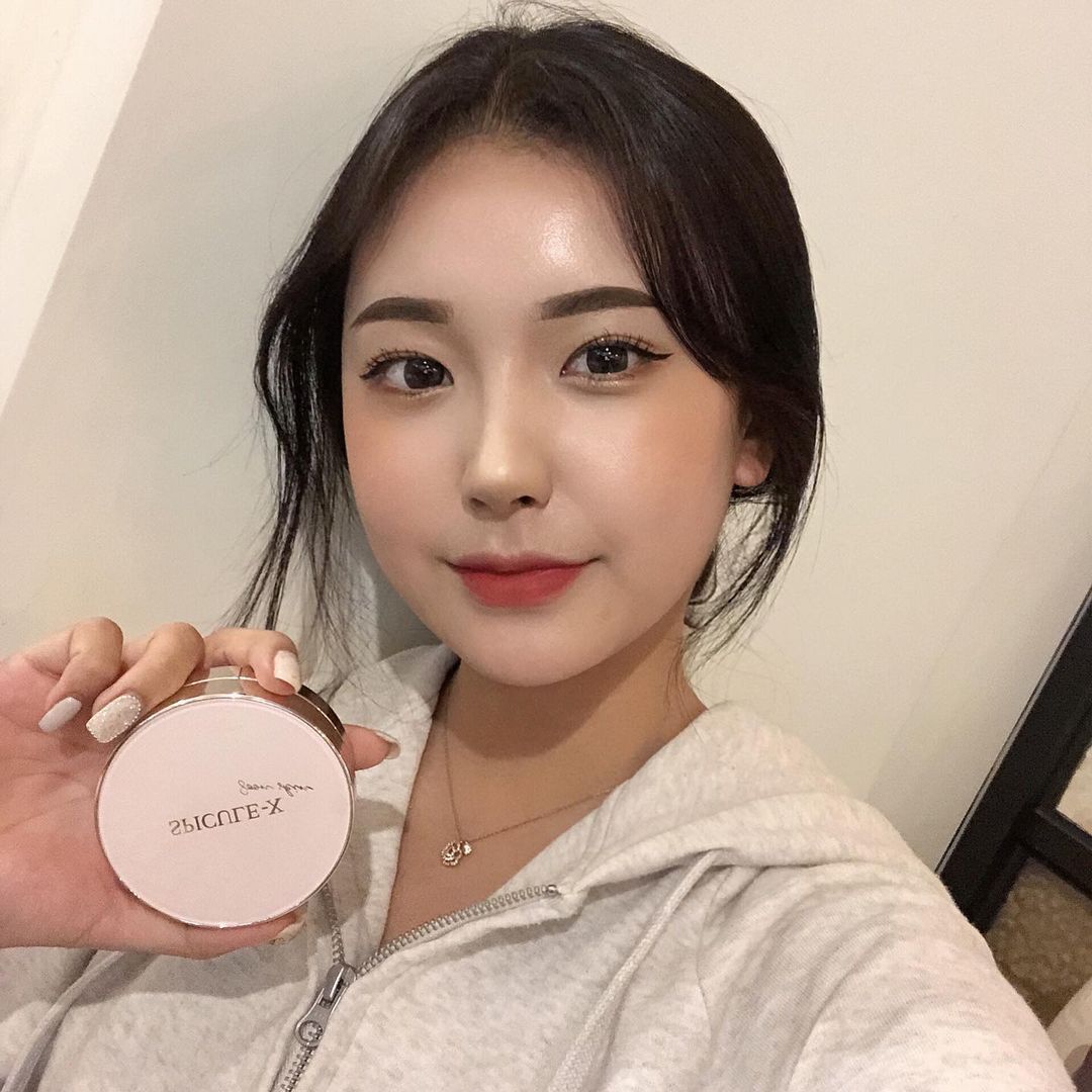  “✨스피큘엑스 순살 팩트✨ ✅촉촉한 피부 광채표현 ✅끈적임 없는 부드러운 밀착력 ✅어떤 피부톤이나 자연스러운 피부연출 (호수가 정해져있지 않고 딱 하나라 모든 피부 자연스럽게 연출) ✅에어리스 타입으로 위생적 ✅런칭기념 할인행사로 저렴한 가격 ✅결점…”