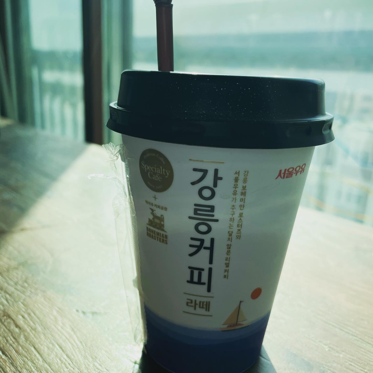 이제서야 #마셔본다
#서울우유 #강릉커피 #강릉커피라떼 
#강릉은언제한번가보나 
#강릉보헤미안박이추커피 #요즘컵커피에빠짐👍 #라떼좋아하는나에게딱 🎵
#일어난지얼마안됐는데잠이쏟아짐 #커피수혈 중 
#커피 #커피스타그램