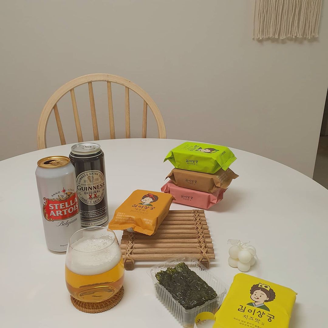 👸🏻𝓎𝓊𝒶🤎[박남매맘]👧🏻🧒🏻 on Instagram: “[광고,협찬] 육퇴후 나만의시간🙏🏻(소듕) 김.맥 내칭구 김이상궁과 함께😁 내일 밤 마감합니당~~~❤ 🚩김이상궁 도시락김 2차 핫딜