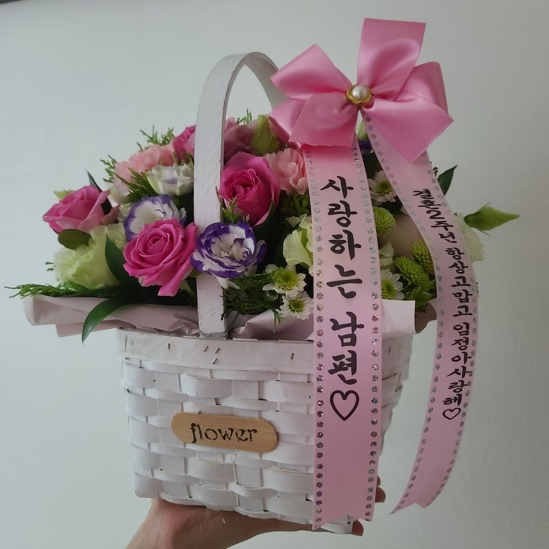 @jeonga_0321 shared a photo on Instagram: “2021.07.20 결혼2주년💐 작년에는 병원에 있어서 기념일 못챙겼는데...... 생태공원 가서 추억남기려 했는데 너무 더운날씨 탓에 온가족이 더위먹고 건진사진