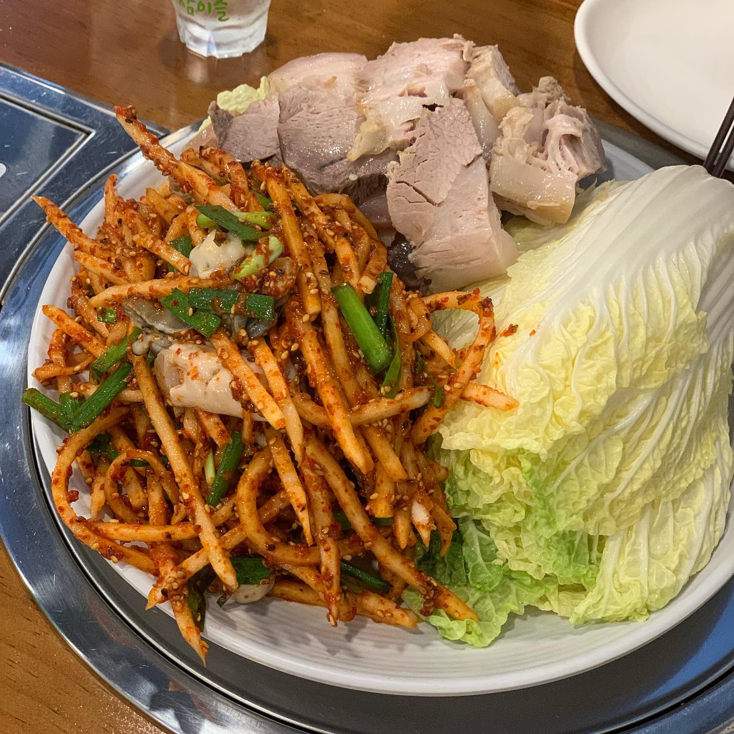 _
📍인천 석남동 목로주점
굴무침이 곁들여진 보쌈은 말뭐 🤭
저녁식사로도 술안주로도 과분하다! 👍👍