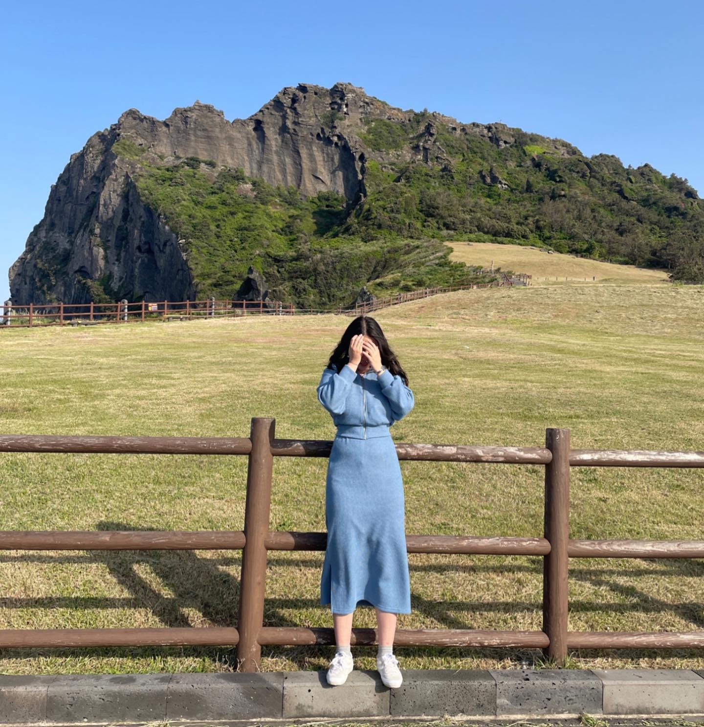 드디어 좀 시원해진거 같네요💨
요즘 비 자주 내리는데 빗길 조심하세요!!🌟

#꾸안꾸 #투피스코디 #크롭후드 #운동화 #여자옷 #데일리룩 #데일리룩코디 #델룩 #여자코디 #가을룩 #일상룩