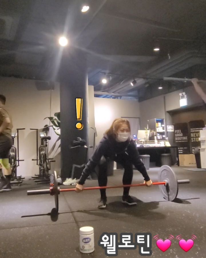 yuraree ☘유라리’s Instagram post: “#협찬 🌱오늘 와드🏋(with #웰로틴) 코치님한테 혼나고 또 혼나고😭 열크하고 프로틴쉐이크 웰로틴 마셨어요🥰 💛웰로틴 쉐이크는요💛 ✔6가지 곡물로