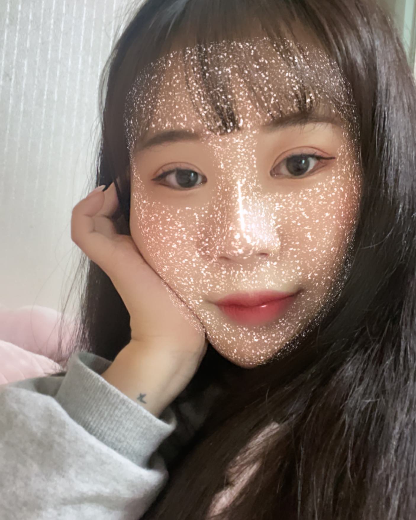 다들 출근 잘 허셨나요오~~!! 
저는 늦잠 자서 부랴부랴 준비해서 나왔어요
오늘도 화요팅!!!❤️
.
.
.
.
#직장인스타그램 #직장인 #출근 #얼굴 #화요일