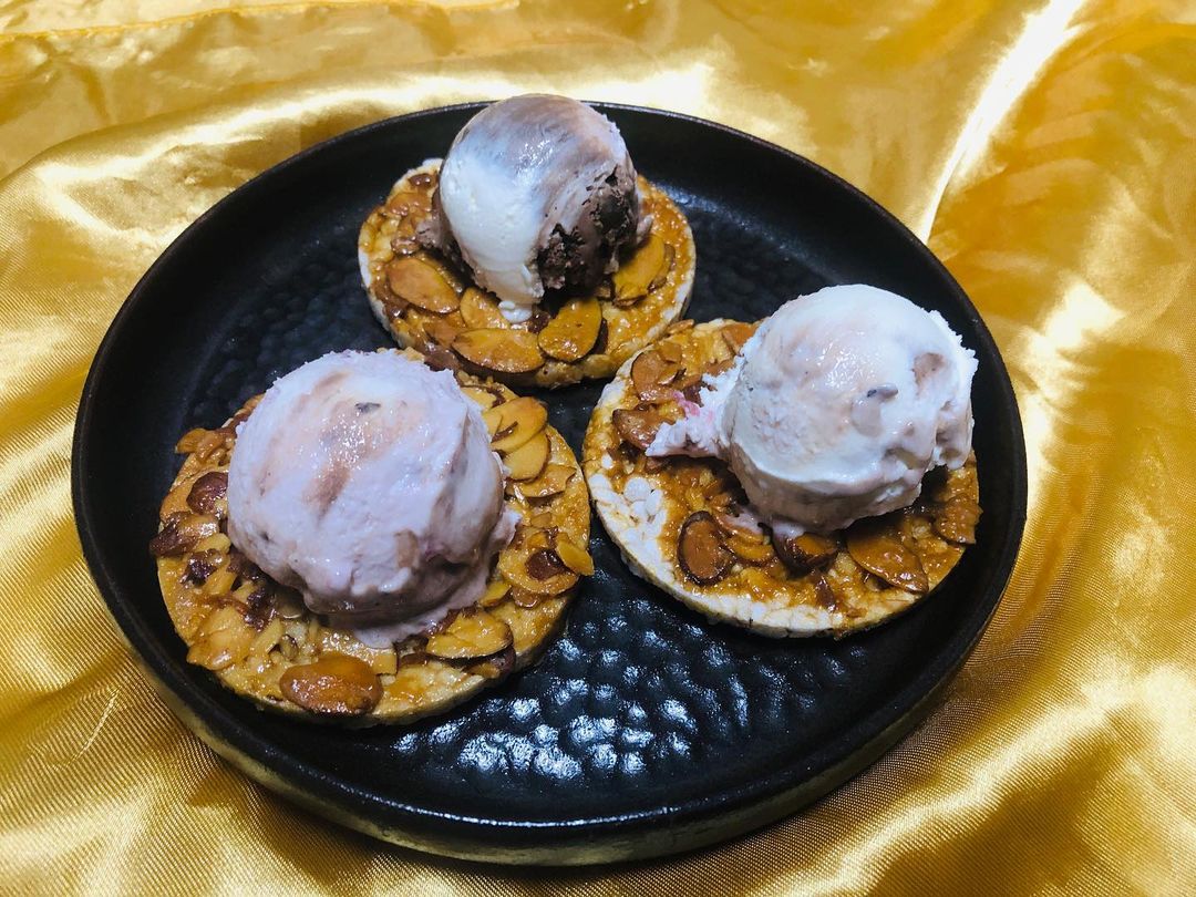 민정 김 on Instagram: “#협찬 장수꿀뻥짱 장수에서 직접 만든 꿀바른 현미러스크 장수현미를 사용해서 만들었는데 꿀의 달콤함과 아몬드의 고소한 맛이 더해져서 눅눅함이 아닌