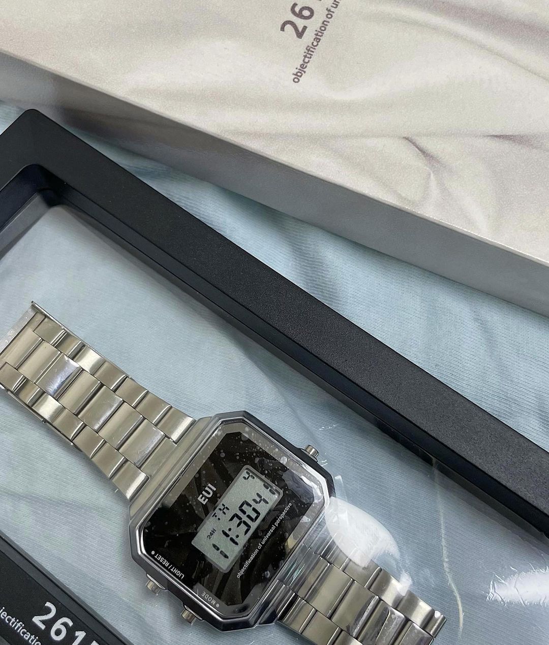 20 Likes, 0 Comments - @cherish_.0116 on Instagram: “#협찬 특별한 날 선물 주기 좋은 EUI⌚ 남녀노소 데일리 시계로 추천드리는 EUI 공용 메탈 전자시계 EUI6101M “업체로부터 제공받은 제품입니다” #메탈시계…”