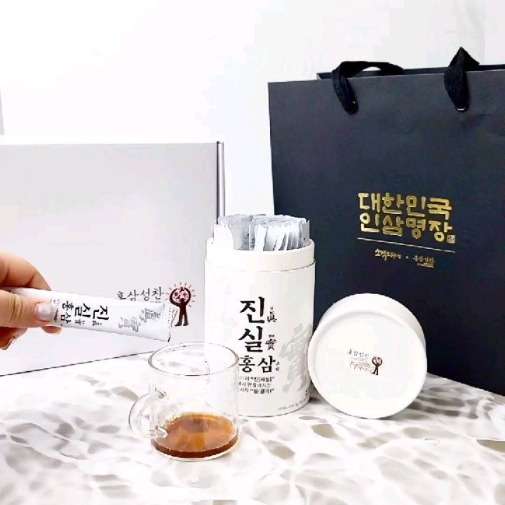 #홍삼성찬 에서 선물받아서 작성하는 극찬후기!
이 정도로 찐 #홍삼스틱 은 처음 먹어봐요
역시 스틱형은 휴대가 간편해서 
주머니나 가방에 쏙! 넣고다니기 좋아요

#환절기건강관리 를 위해서
몸 건강때문에 #홍삼액기스 챙겨먹는중

기존에 먹던 제품들과 동일하게 
6년근 홍삼을 사용했지만, 
진세노사이드 함량 자체가 
어마어마하게 차이나요!

유통기한도 길고 패키지도 예뻐서
설에 #가족건강관리 를 위해서
선물하기 딱 좋을것 같아요 :)

#진실홍삼 #홍삼액 #면역력강화 #루틴 #홍삼 #6년근홍삼액 #부모님선물 #시부모님선물 #직장선물 #수험생선물 #홍삼선물