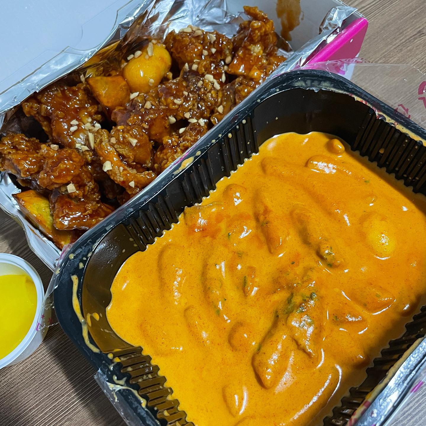 새해에도 열심ㅎㅣ 달려보자고욤✌🏻
.
.
.
#태리로제떡볶이 #태리떡볶이 #로제떡볶이 #닭강정 #치킨 #먹스타그램 #존마탱 #새해 #2022년 #먹부림