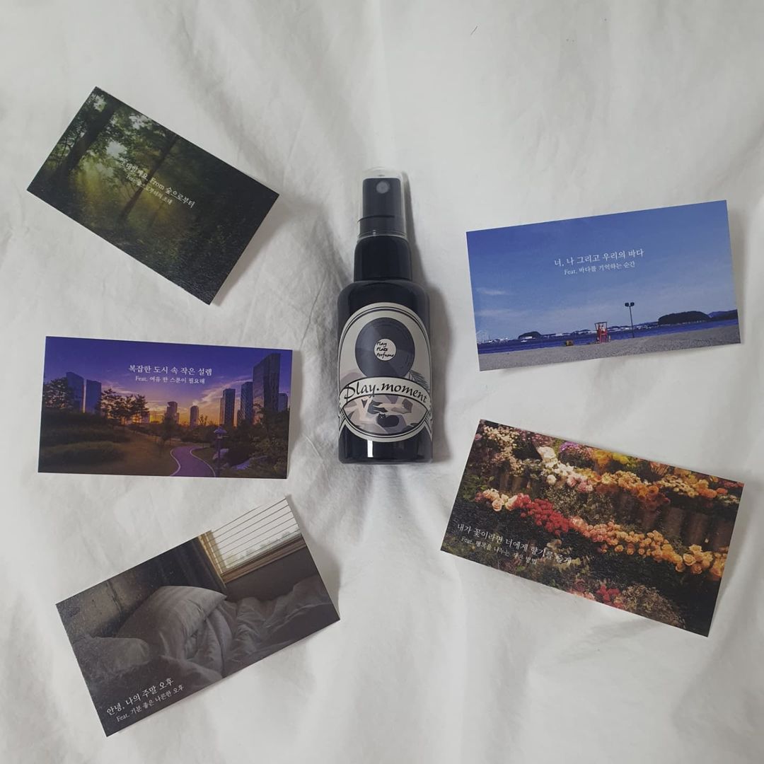 노요미 on Instagram: “#Playmoment perfume 추천!! 5가지 제품이 있습니다~ 1. 너, 나 그리고 우리의 바다 2. 초대할께요. From 숲으로부터 3. 복잡한 도시 속 작은 설렘 4. 안녕, 나의 주말 오후 5. 내가