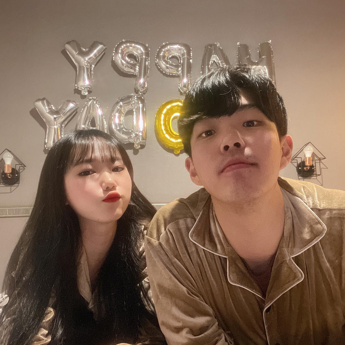 D + 8️⃣0️⃣0️⃣ ❣️ , 청주살이 337일차 🥰
올해도 싸우지 말고 행복하게 살쟝 ❤️
2022년 호랑이 해 ! 나 호랑이 띠 !!!! 🐯🐯