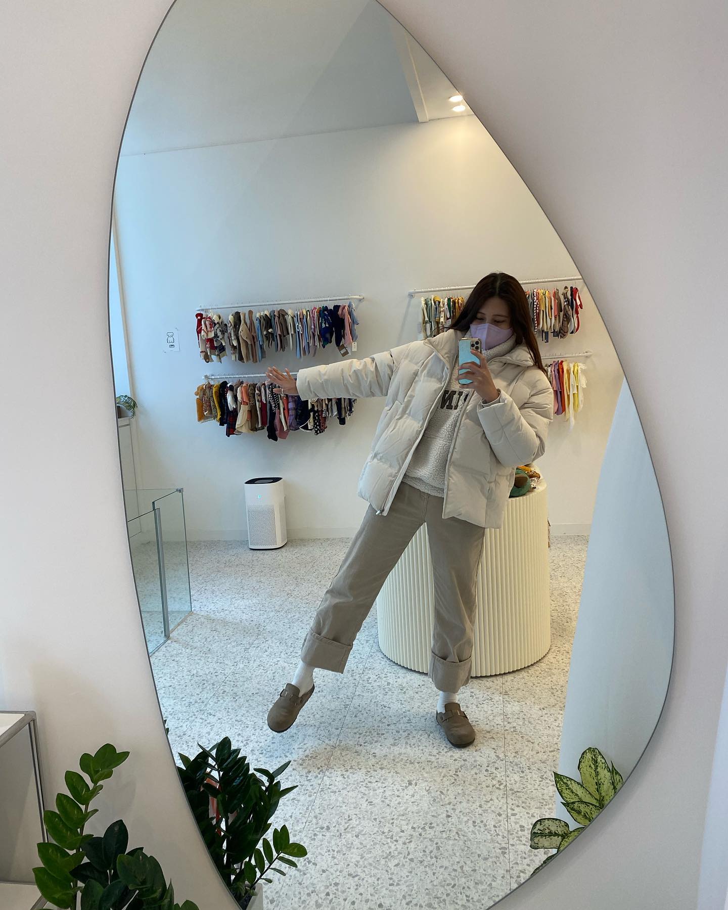 유댕이 샵에서 한컷😎