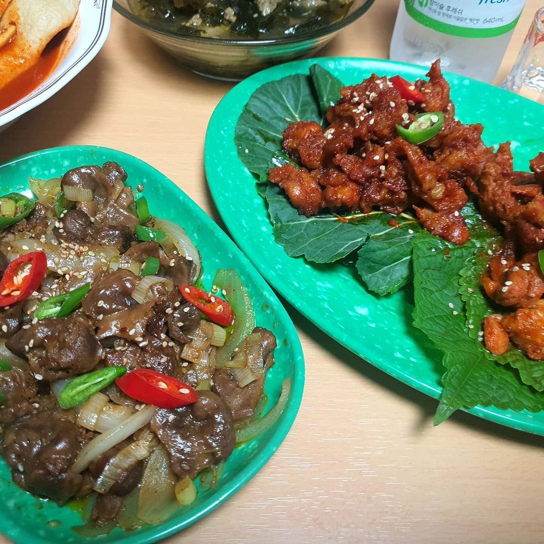 젊은날의 기록✏ on Instagram: “날씨가 쌀쌀하니까 소주한잔 어때요🎶 퇴근하고 밥하기 귀찮아서 술상차리기..🤭 밑간도 안해도되고 양념도 안해도되고 파기름 고추기름 양념 따로 안해도