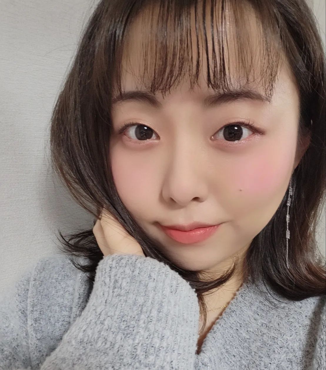 #첫줄앙영
포근해🧣니트🧸
.
.
.
.
.
오랜만😶‍🌫️
ON AIR💛💜
.
.
.
.
.
#단발여신#빠빠이#머리기르는중#🧏🏻‍♀️

#라이브커머스#네이버쇼핑라이브#네쇼라#라이브방송
#라이브스튜디오#데일리#Daily#매주수요일#회사
#VLOG#만나요#쥬얼리#AllDay#목걸이#귀걸이
#모바일라이브#라이브#오늘라방#에이엠피엠글로벌
#AMPMGLOBAL#SNS마케팅#스타트업#브랜딩