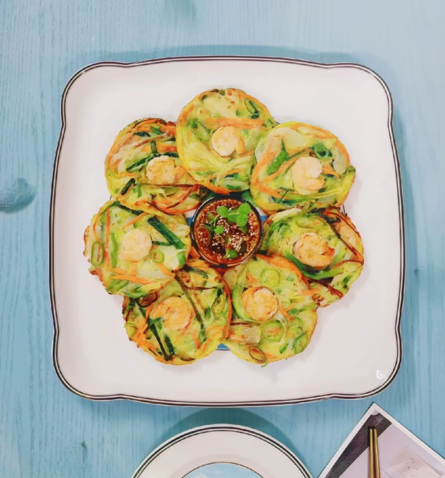 🌿👩‍🍳야식의 맛😙 시작해요🚴‍♀️⚘

🌱🦐새우살
🥒호박
🧅양파
🥕당근
🌶고추
🌱부추
🧄마늘
🥚계란
🌿들깨가루
🌾유기농 우리밀가루 믹스해 #새우살야채전 만들어 땡초간장에 찍먹했어욤😋
부침하면서 바로 먹는 맛👍😽😙🌸

땡초간장에 찍먹하니 계속 먹게 되네욤😙😚😽🌸 #yummy 

🙌모두들 꿀밤보내세요🌸🙆‍♀️💚⚘

#오늘뭐먹지 #부침개
#맛있다그램 #맛스타그램 
#먹스타그램 #홈쿡스타그램
#집밥스타그램 #먹부림그램
#먹팔로우 #먹팔해요 
#instafood 
#kfood
#instagood
