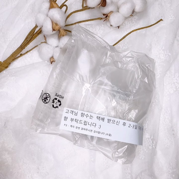 Imji💕’s Instagram photo: “#협찬 #업체로부터제공받은제품입니다 ⠀⠀⠀⠀⠀⠀⠀⠀⠀⠀⠀⠀⠀ ⠀⠀⠀⠀⠀⠀⠀⠀⠀⠀⠀⠀⠀ 요즘 날씨와 너무 잘어울리는 제이앤랩 마리아주앤 우드 향수❤