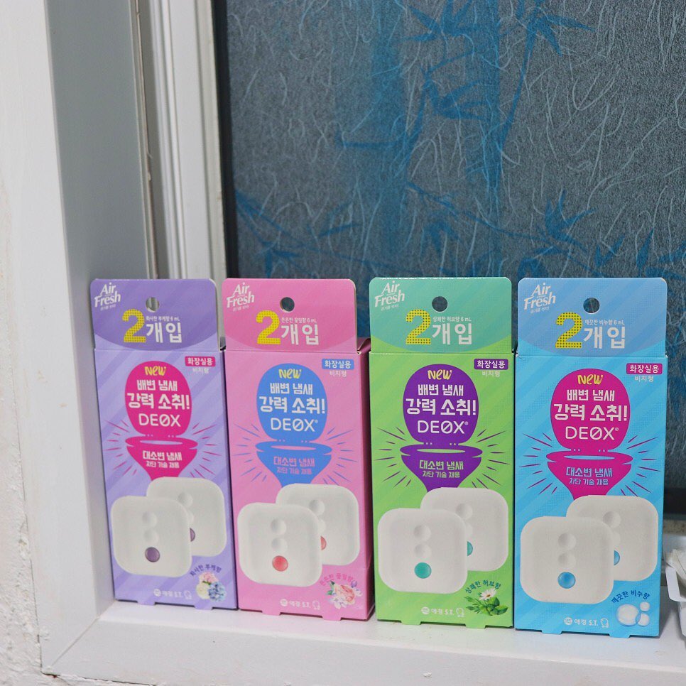 AK LOVER 제품지원 🙌
⠀
화장실냄새 때문에 화장실 들어가기 두려웠는데
에어후레쉬 데옥스 화장실용 방향소취제 덕분에
요즘 화장실 들어가는게 행복하네요? ٩(ˊᗜˋ*)و ♡
⠀
강력한 화장실방향소취제라 냄새 걱정 전혀 없고,
향기도 4종류로 다양해서 취향에 따라 골라 쓸 수
있어서 넘 좋은것 같아요~ 설치방법도 1분이면 끝..
화장실 비치용이라 제품 뒷부분이 배치하기 쉽게
돼있어서 평평한곳 어디라면 설치 OK ! 꿀이죠?✨

특히 새로 출시된 화사한 부케향은 독한 꽃향이 아닌 
은은하게 퍼지는향긋한 꽃향이라 개인적으로 최애.. ♥
⠀

⠀
화장실사용직후냄새 , 화장실변기냄새 두렵다면
에어후레쉬 데옥스 화장실용탈취제 사용해보세요!
⠀
⠀
