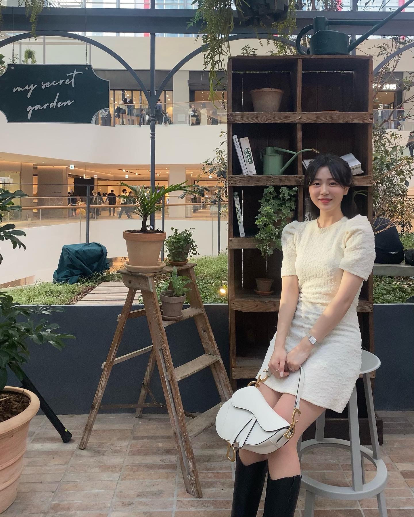 #ad 
주말 여의도 ! 힘들었지만
반가운 얼굴 만나서 좋았다 💚

commonunique_lookbook commonunique_official
#커먼유니크 #commonunique #패션스타그램 #스트릿패션 #패션 #데일리룩 #데일리룩코디 #쇼핑몰추천 #Kfashion #퍼프원피스 #여의도카페 #여의도맛집 #더현대서울