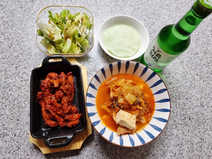직화로 구운 한잔애 닭목살 구이 불향과 맛있게 매워
