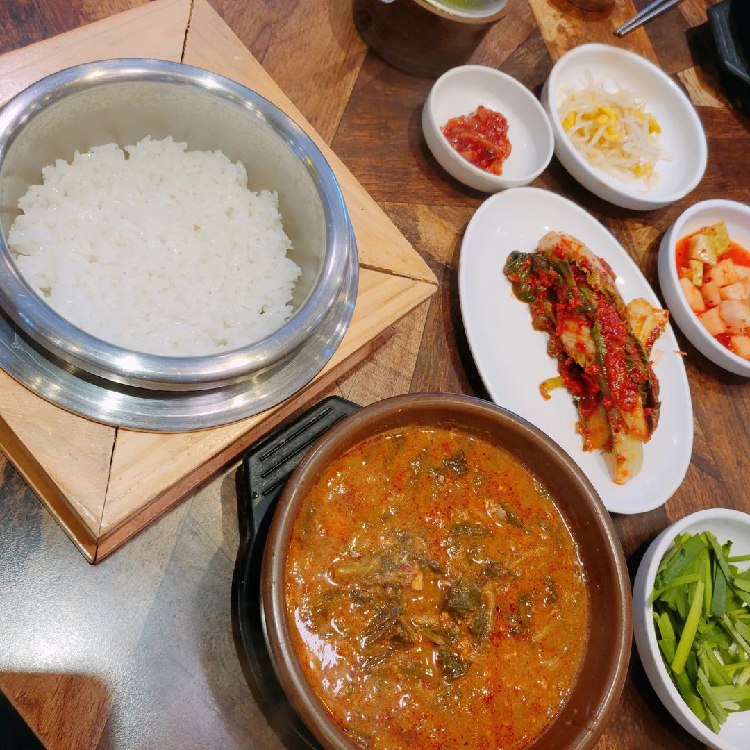 다다얌 on Instagram: “#정동맛집 #정동추어탕 #서울맛집 #맛집 #추어탕 맛집 #돈추탕 #추어탕 돈추탕은 돼지고기가 들어간 추어탕이에요:) 맛이 끝내줘요♡♡ #좋아요 #좋아요그램 #좋아요테러
