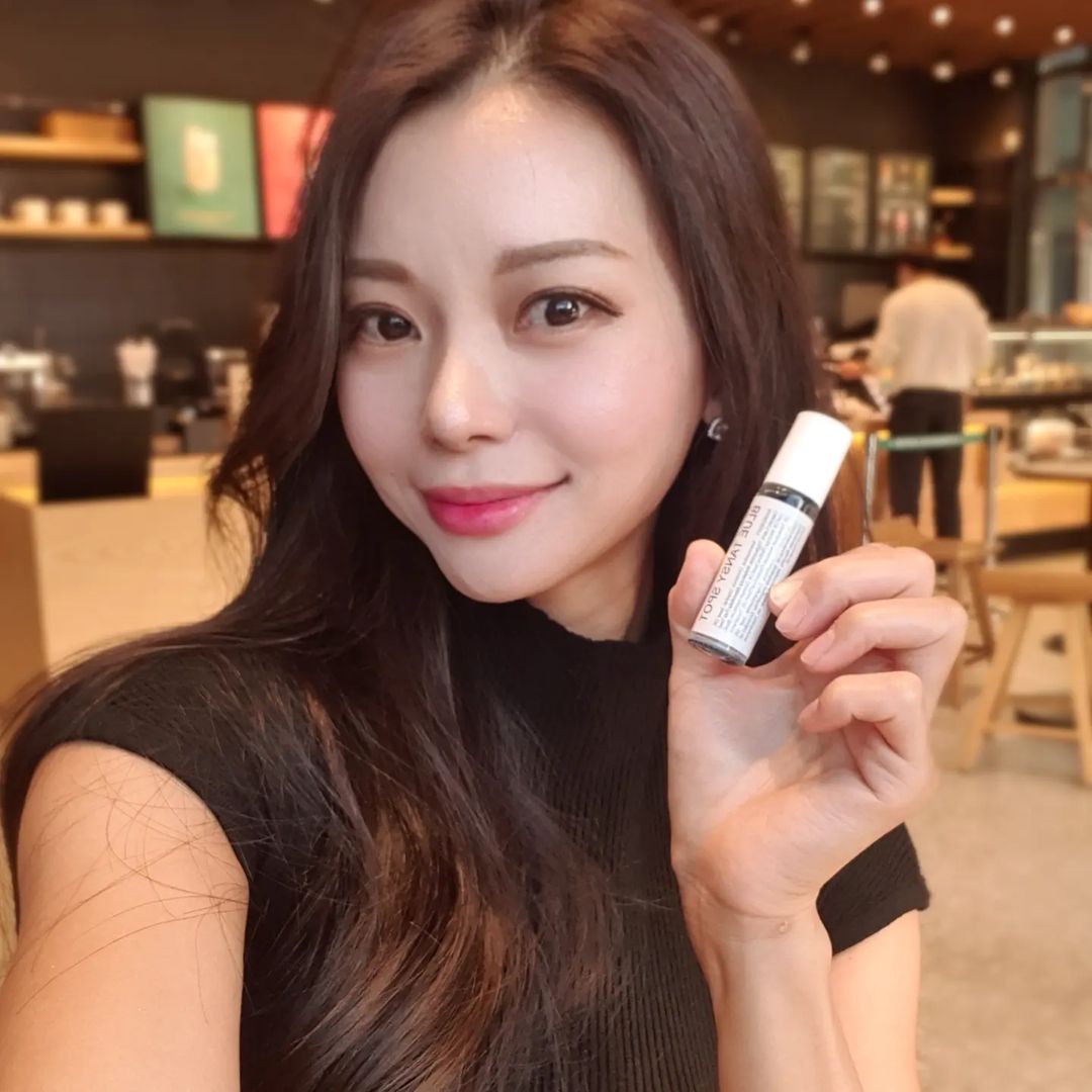 조은지 on Instagram: “#협찬 쌩얼주의🥺 날이 점점 더워지는데 유산소 빡세게 해서 그런가 점점 마스크 라인따라 볼,턱에 난리 난리 😭😭😭 요 키라벨 메디클리어 블루탄지 스팟으로 수시