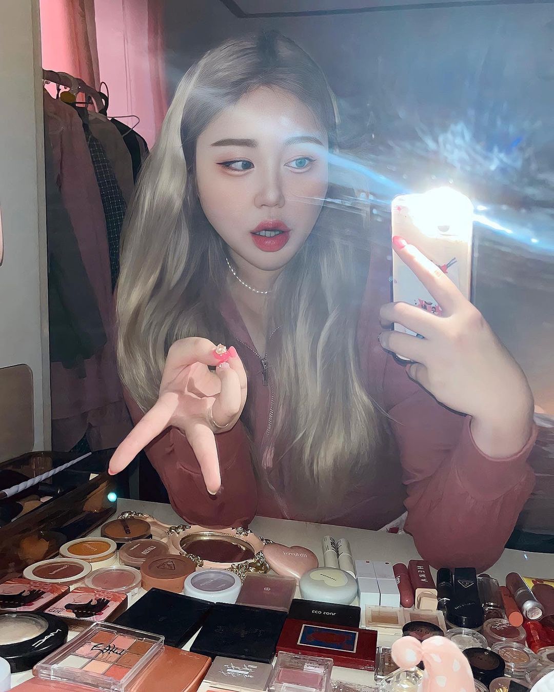 🪞수형🪞 on Instagram: “🫧수형X하킷 #hakit🫧 색상 : 피리핑플(02호 + 08호)💄 요즘 말린 장미빛에 발랄한 체리빛 립 완전 찾고있었는데 드디어 찾았어요!!💕 매트립인데도 불구하고 각질부