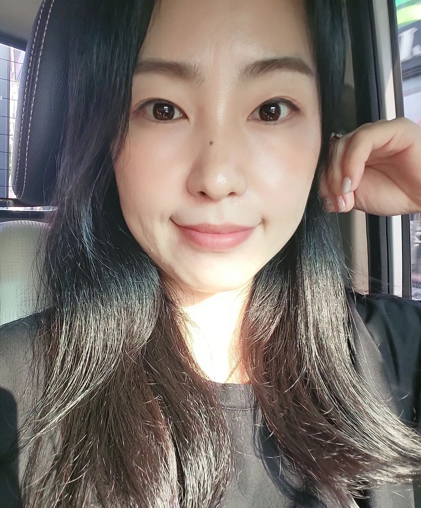 #일상

54일째💪

눈뜨고있는 시간엔
업무와 집안일로 바쁘고
눈감고있는 시간엔
곯아떨어지기 바쁘지만

그 일상속에 운동하는 시간을 추가!
54일째 매우 즐겁게 보내는 중!

39살의 버킷리스트 중 한 가지가
나의 리즈시절 되찾기인데.. 🤣
아니다.. 자신감회복 및 자존감높이기😆
째뜬!
매일 애들 챙겨봐주고 재워주는 신랑덕분에
매일 칭찬과 격려로 이끌어주는 재준쌤덕분에
여러걸음 내딛고 또 노력하는 중!!

몸은 더 많이 피곤하고 할 일은 더 많아졌지만
요즘 너~~~~무 즐겁고 행복하다!

그 와중에...
머리하고싶다
미용실 갈 시간이 없누😭

#내최종목표는4*
#못먹어도고
#쌤보다체지방더없애기
#과연.......
#볼살만빼고다빠져라
#길상이랑바프약속했는데....
#미간에주름신경쓰인다
#인상쓰지말자ㅋㅋㅋ
