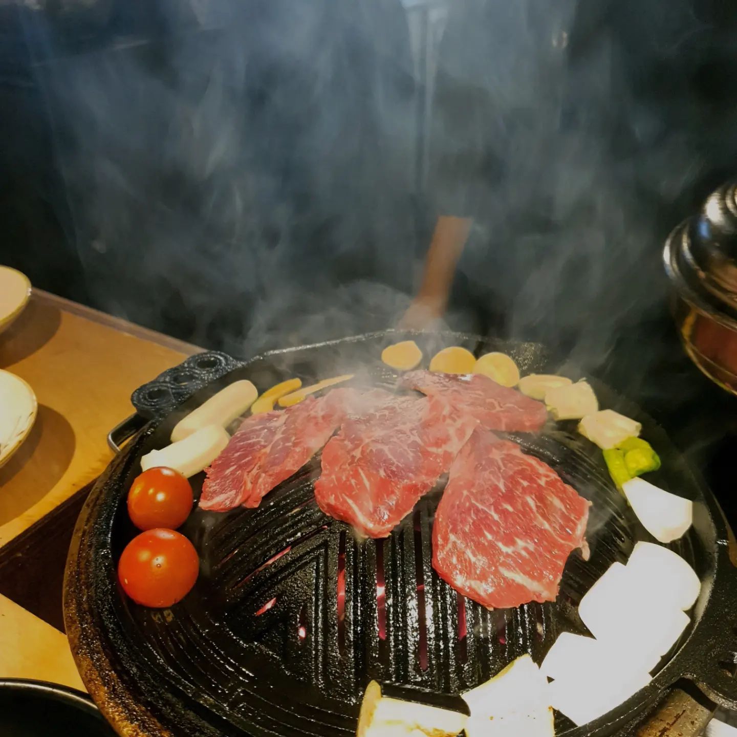 -
#협찬
고양시 화정의 #스타램
.
양고기 맛집이
소고기 전문점으로 변신!
양고기랑 소고기를 한 자리에서
만날 수 있다니🥰
.
하나하나 정성스레 구워주시고
데이트하기 딱 좋은 분위기❤
상큼달달한 #스타볼 이랑
소고기랑 잘 어울리는 #마늘고추밥
각 메뉴들끼리 궁합이 훌륭했다🤩👍