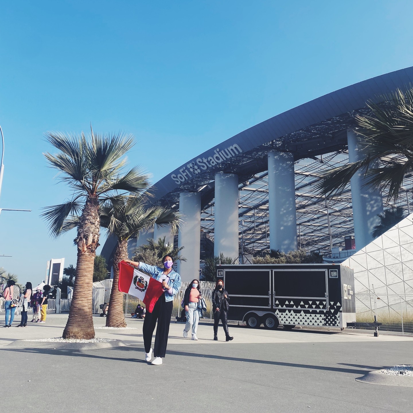𝙱𝚃𝚂 𝙻𝙰 𝙳𝚊𝚢 𝟹-𝟺

Cuando me enteré que volverían dar conciertos, y con solo casi 6 meses en el fandom, decidí irme a verlos, así fuera solo con una mochila. Puedo decir que es de los mejores conciertos de mi vida, no solo es verlos cantar, sino bailar, interpretar, interactuar con army, el juego de luces, sonidos, fuegos artificiales y demás hacen que sea el paquete completo, de verdad una experiencia única 😭

So, este photo/video dump es un poquito de los tantos que aún guardo en mi celular.

Literally left my heart, voice, laugh and soul at this concert cause BTS never disappoint 💜

#rm #jin #suga #jhope #jimin #taehyung #jungkook #ptd #permissiontodance #ptdonstage #bts #kpop #army #btsarmy #bangtanboys #bangtan #btsaesthetic #armybts #btsarmy #ptdonstagela #btsconcert
