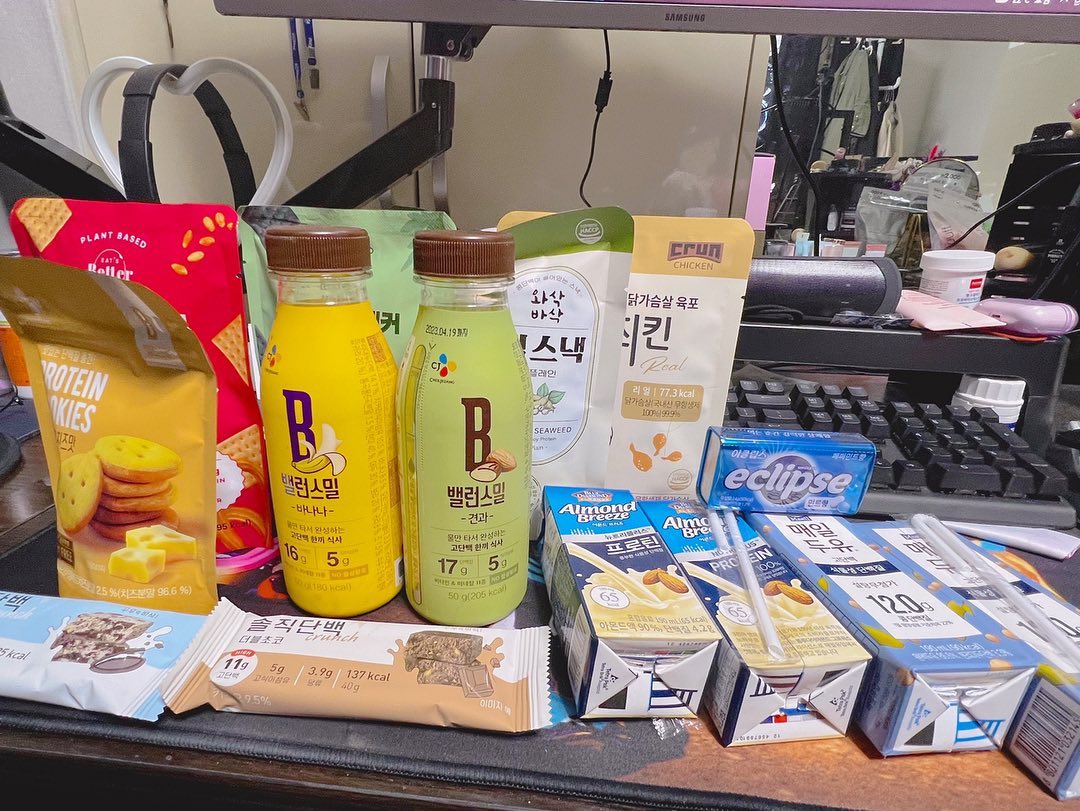 최예인 /𝕐𝕖𝕚𝕟 𝕔𝕙𝕠𝕚 🇰🇷 on Instagram: “#협찬 #광고 #제품제공 [간식대장] 단충전 에디션 @captain.gansik 여름은 노출의 계절 이라는데 저는 개인적으로 여름은 유지어터의 계절이