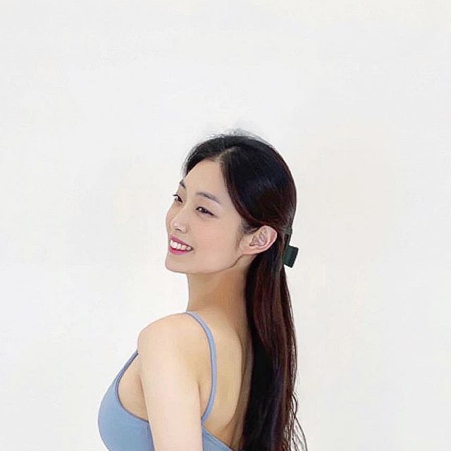 다니 on Instagram: "오랜만에 본업 피드🩰💙"