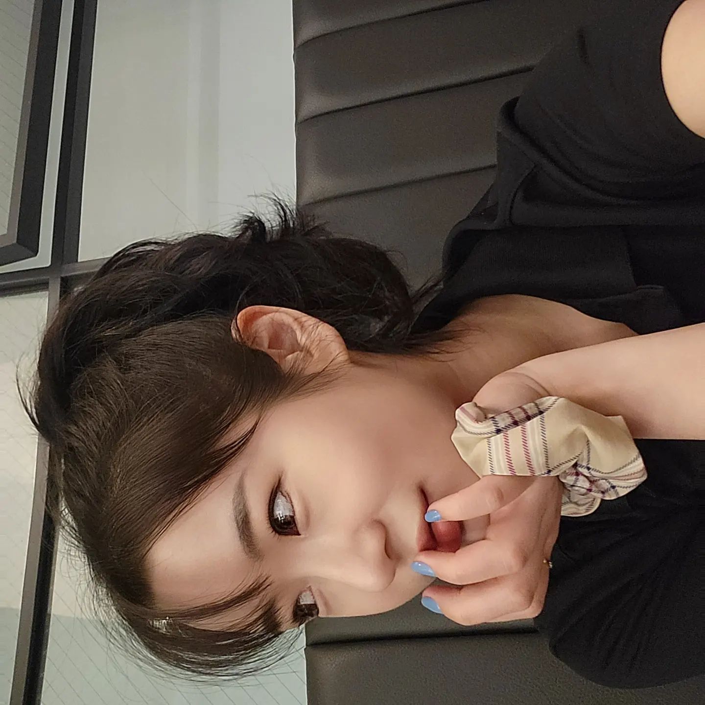 다시 단발로 자르려니까 묶음머리에 빠져버렸다🐸