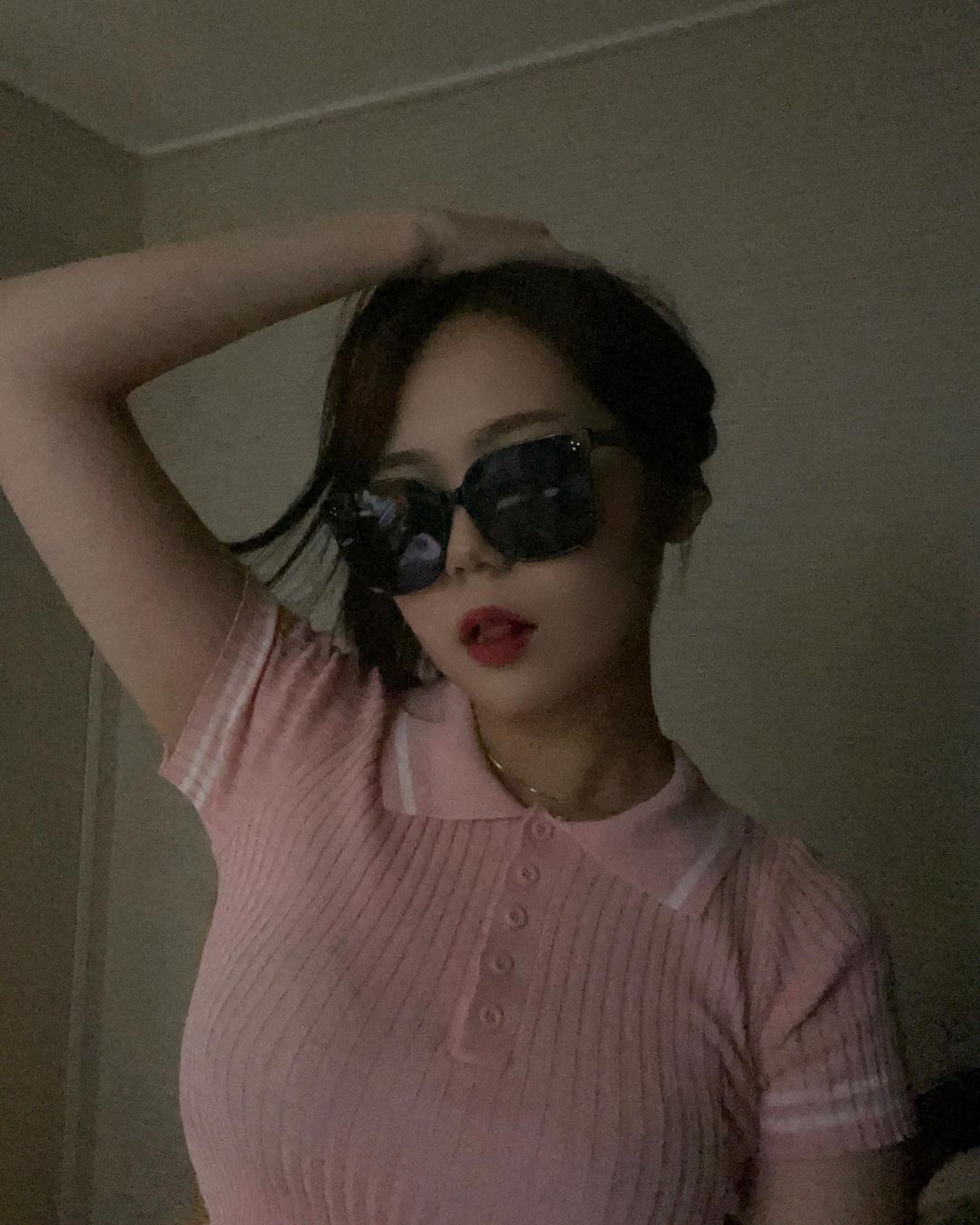 영은 𝐂𝐡𝐞𝐰♡ on Instagram: “#광고 요번 여름 애착 썬구리 당첨🕶 @right_here_women #롸잇히어#right_here#righthere#선글라스#선글라스추천#쇼핑몰추천”