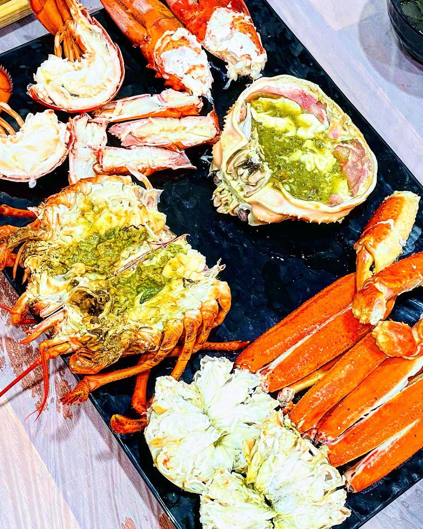 📍부산 광안리 기장대게할인마트
(1층) #내돈내산맛집 

15만원이 아깝지 않은 맛

또 먹고싶은 그 맛

대게랑 랍스타 세트코스로 판매하는 곳인데 대게가 킹짱으로 맛있음🫶👍
그리고 게딱지 볶음밥이랑 홍게라면까지 완벽 그자체임❣️
광안리 대게맛집으로 추천!!
.
.
.
#광안리맛집 #광안리 #대게맛집 #랍스타맛집 #부산대게맛집 #부산대게 #부산대게맛있는곳 #좋아요반사 #foodporn #foodie #foodphotography #foodstagram #likeforlikes #likeforfollow #먹스타맞팔 #푸드스타그램 #busan #likes4like #likelike #부산여행 #부산핫플레이스 #기장대게할인마트 #기장대게할인마트1층 #광안리기장대게할인마트1층 #먹스타 #먹스타그램 #먹스타소통 #배달맛집 #택배맛집