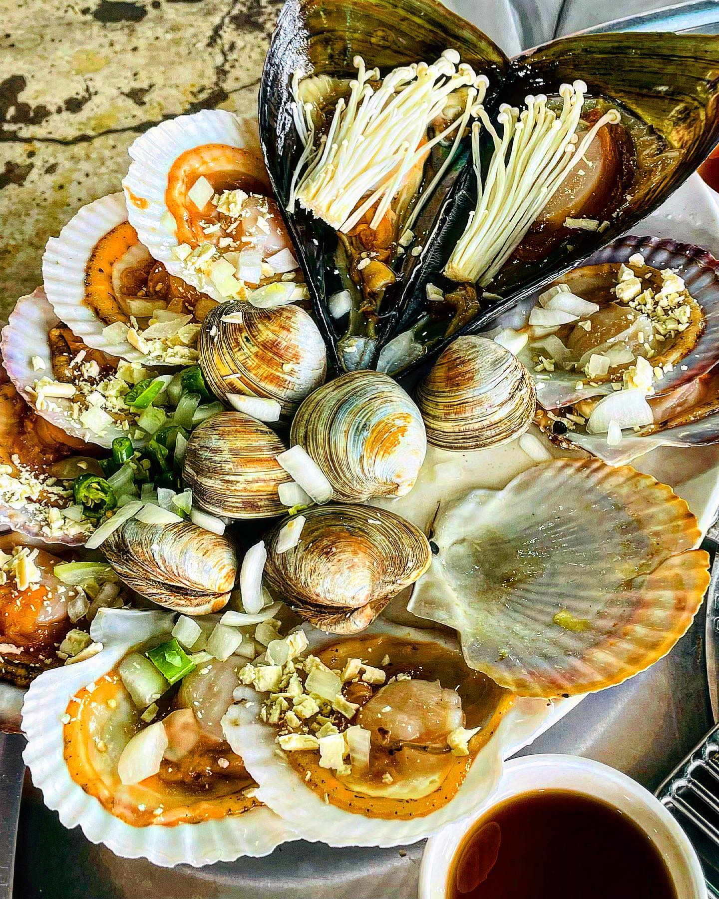 📍부산 해운대 수민이네 #내돈내산맛집 

재방문했는데 나중에 해운대 가면 또 가고싶은 곳 그냥 갈때마다 가고싶은곳
먹고싶어서 올림💓🐳

너무너무너무 맛있는 해운대 조개구이 맛집 💙💙
.
.
.
#수민이네 #해운대맛집 #부산맛집 #먹스타그램 #먹스타 #부산해운대 #부산 #부산여행 #부산맛집추천 #해운대맛집추천 #부산조개구이 #조개구이맛집 #수민이네조개구이 #수민이네 #좋반 #좋아요반사 #foodporn #foodie #foodphotography #foodstagram #likeforlikes #likeforfollow #먹스타맞팔 #푸드스타그램 #busan #likes4like #likelike #배달맛집 #택배맛집