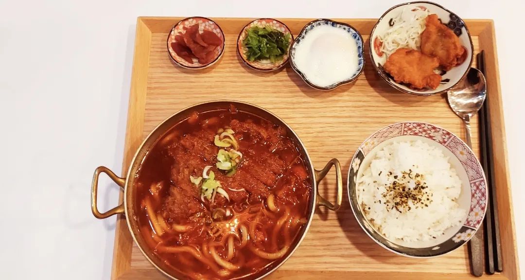 따근, 얼큰, 든든한 한끼🥘🥘

두툼한 수제 돈가츠가 통째로
들어간 [우동사리까지]🤗

김치가츠 나베 맛집🥘

#나베 #신불당맛집 #돈부리 #천안씨지브이  #신불당돈가츠 #김치가츠나베  #혼밥러 #점심스타그램