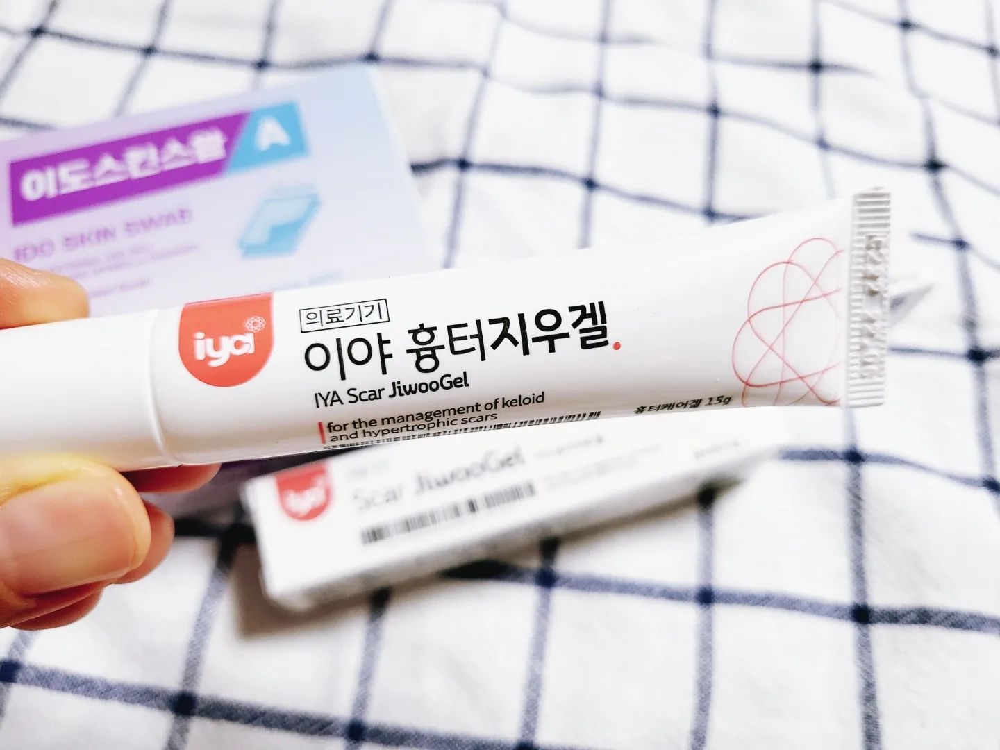 #협찬#광고#유료광고
⠀
흉터연고써봤니?
#흉터 없는 사람은 없겠죠?
그럼 흉터연고 있는사람은?
⠀
의료기기제조인증 상품으로
부담없이 사용할 수 있구,
CPX 실리콘 겔과 비타민 유도체 제품이면서
스테로이드가 없어
3세이상 어린아이부터, 어른, 노인
모두 사용할 수 있는 흉터연고!
⠀
바로
#이야흉터지우겔 인데요!
⠀
투명하고 부드러운 겔 타입으로
끈적임이 적고
부드럽게 발리는 느낌으로
약 0.1g의 콩알크기도
6인치의 상처에 도포 가능한
#흉터연고 랍니다!
⠀
켈로이드 흉터
비대성 흉터
수술 흉터
화상 흉터
오래된 흉터
여드름흉터 등등
여러가지 흉터제거가 필요한곳에
사용하기 추천해요!
⠀
#이야 #이야흉터연고 #흉터제거연고
#여드름흉터연고#수술흉터연고
#흉터제거#얼굴흉터제거
#얼굴흉터#켈로이드연고#이마흉터
#피부흉터#흉터연고추천
#청훈#청훈메디