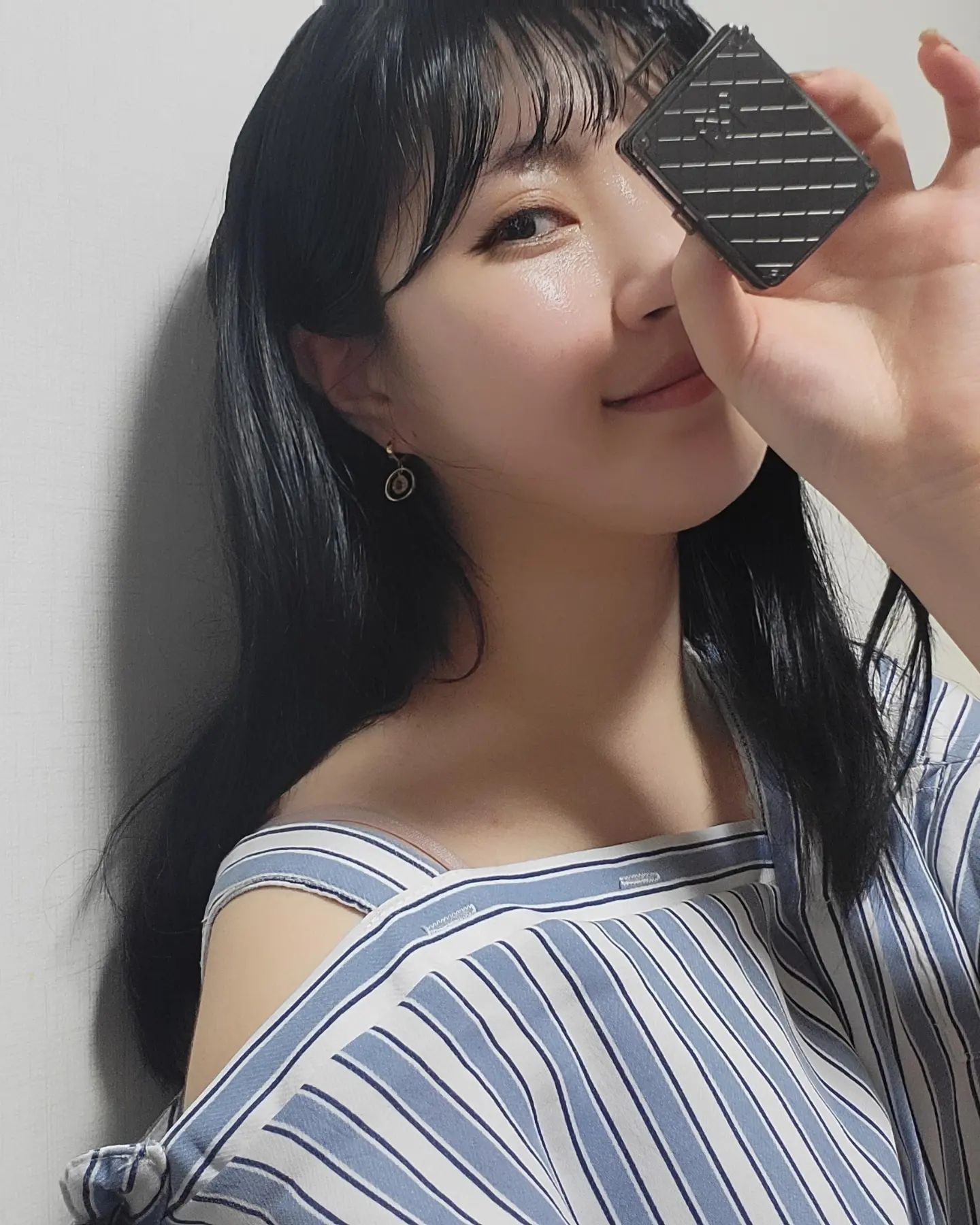 캐리어디자인이라 넘 귀엽고 패키지 자체가 너무 고급스러워서
새 차 산분들한테 기념으로 선물하기 딱 좋을듯해용

색상도 스텔라 실버, 로망 골드, 어반블랙, 커들리 핑크 이렇게 네종류가있고,
향도 글로리로즈, 엘레겐트베이, 러브피오니, 뱀부, 블랙체리, 마린 프레쉬코튼 6가지가 있으며
대용량 고체방향제로 지속력,발향, 모두 최고인듯해요

울 토닉이랑 너무 잘어울려 꺄
.
.
.
#마무르 #차모아 #차량용방향제 #차량방향제 #방향제추천 #차량용품 #차량용디퓨저 #차박

제품을 제공받았지만 주관적인 관점에서 솔직하게 작성된 후기입니다.