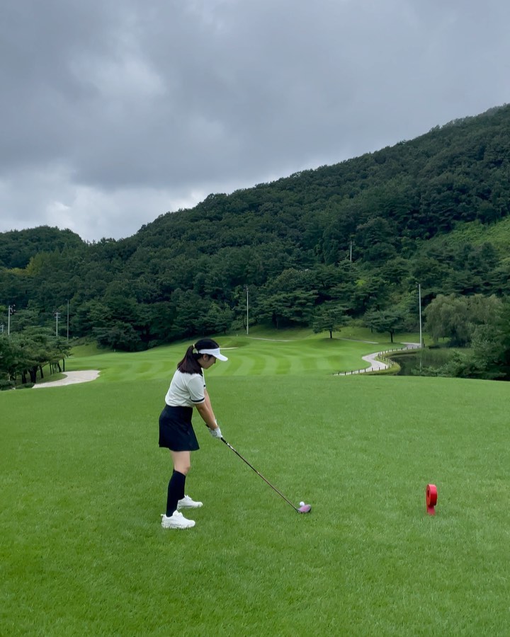 생각보다 넘 빨랐던 첫라운딩⛳️🏌️‍♀️
열심히 걷고 뛰느라 바빴지만 모든게 다 신기하고 재밌었던 경험💚
이렇게 또 남편과 취미 하나가 늘었당!
열심히 연습해서 골린이 탈출하자😆

#머리올린날#골린이#한림광릉cc