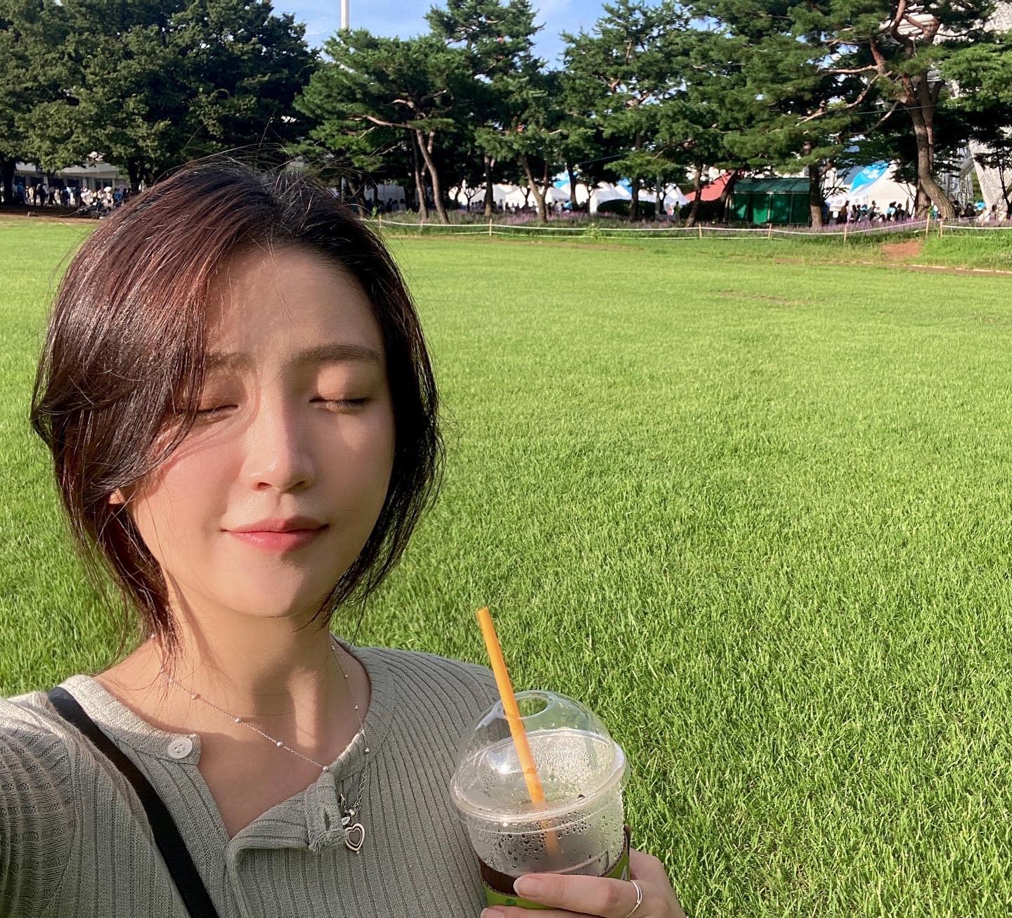 눈부시구 덥고 이쁘궁🤍🤍
잔디에 있으니 쿼카미 더 뿜뿜 🥹