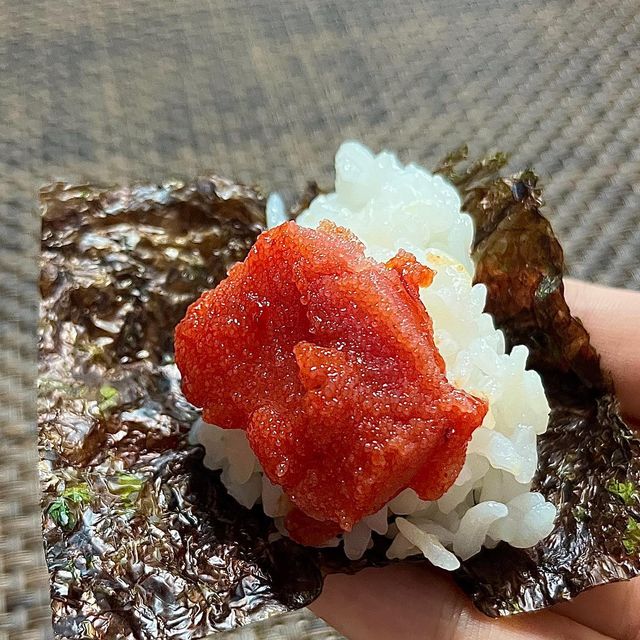 꿀스타 on Instagram: "#협찬 눈물콧물 쏙 빼는 맛있게 매운 불젓갈🔥 🔍 #끼닛 불젓갈 3종 [오징어, 낙지, 명란] 여러분 젓갈 좋아하시나요?🙋‍♀️ 저는 젓갈 정말 사랑해요..❤️ #끼닛 불젓